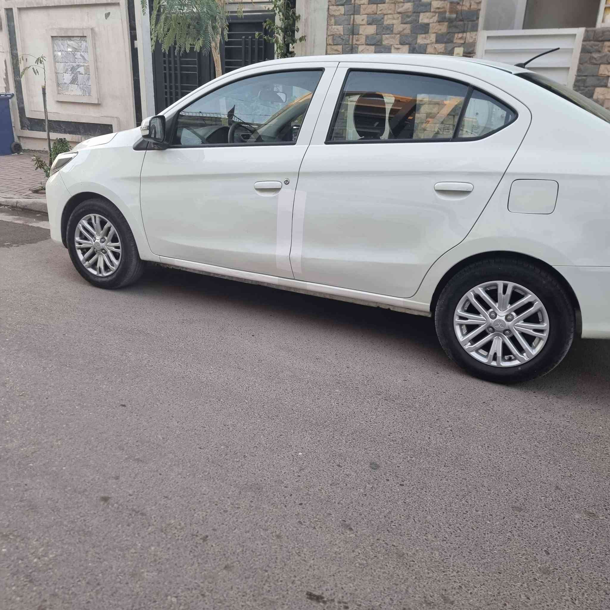 السلام عليكم مسيوبيشي اتراج موديل ٢٣ ماشيه ٥٥ كيلو متر ،بيهه بابين اتعدلن عالبارد ضربة خفيفة كلش جهة السايق جاميلوغ تبديل عكس جهة السايق ،الصدر بوضع الوكالة١٠٠،١٠٠ ،تبريد ثلج كاميرا خلفية تحكم بالستيرن شاشة مكان السيارة العطيفية الثانية شارع الدامرجي السيارة استعمال شخصي. اقتصادية مكينة ٣سلندر للتواصل الاتصال *********** السعر ٩٥ تجي تشوفهه وتدلل
