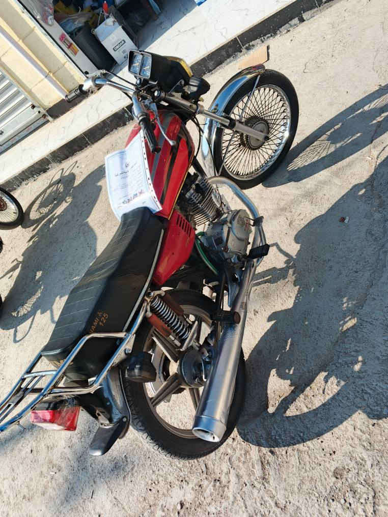 سلام عليكم تايكر للبيع 20 اوراق كامله  مكاني بعقوبة تقاطع القدس دور زراعه سعره ٢٦٠ وبيه مجال بسيط تواصل عله رقم ***********
