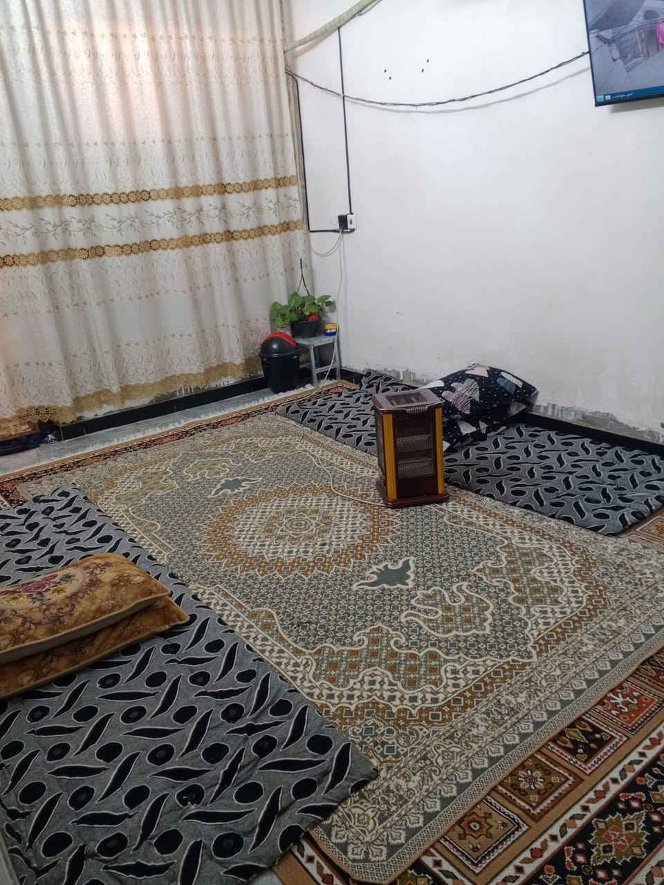 سلام عليكم بيت 100 متر يحتوي عله غرف نوم 3 وصاله ومطبخ وصحيات 2 البيت هور رجب شارع حنين للتصوير يم صباح سمكري السعر 125 وقابل للتفاوض الرقم ***********
