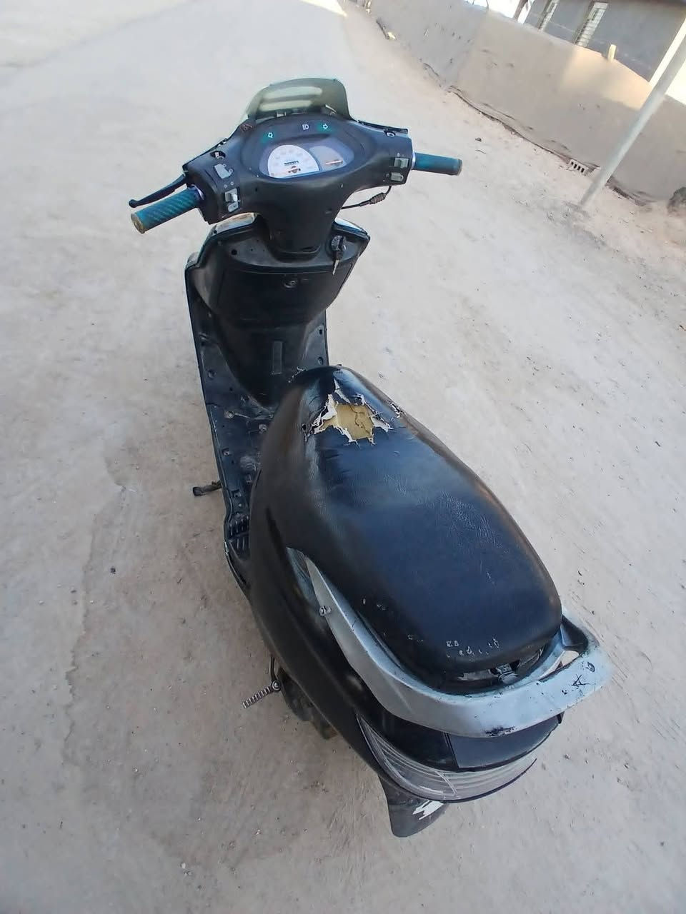 سلام عليكم فراشه للبيع حاويه فحل نضيفه مكينه مامفتوحه خير من الله لاتبخير ولاتنقص كهربائيات شغاله عوزه بس باتري مكاني بابل الكفل سعر 300وبيهه مجال الاستفسار (***********)
