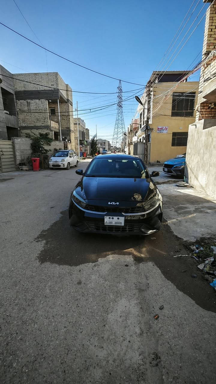 كيا فورتي 2023 وارد أمريكي
- فئة LX
- اللون اسود
- ماشية 40,400 ميل
- نص فول

المواصفات:
1- محرك 2000 دوش مرغوب
2- شاشة 
3- رادار أمامي
4- تنبيه الخروج عن المسار
5- نظام تحديد السرعة كروس
6- تنبيه الخروج عن المسار
7- أنظمة قيادة مختلفة
8- فول تحكم ستيرن
9- لايت لد ثلجي أمامي مبدل بمكان الهالوجين الاصفر

- حادث السيارة بنيد وجاملغ أمامي فقط بارد بدون أي صبغ. 
- باقي السيارة كفالة عامة من مكينة وكير وحدادية. 
- مرفق وياها صور الحادث بأمريكا وصور السونار داخل العراق. 
- رقمها أربيل والسنوية بأسمي وسنويتها جديدة تنتهي عام 2030.
- العنوان بغداد الشعب.
- السعر 148.000دولار وبيها مجال للشراي. 
- للاستفسار الاتصال على الرقم ***********

