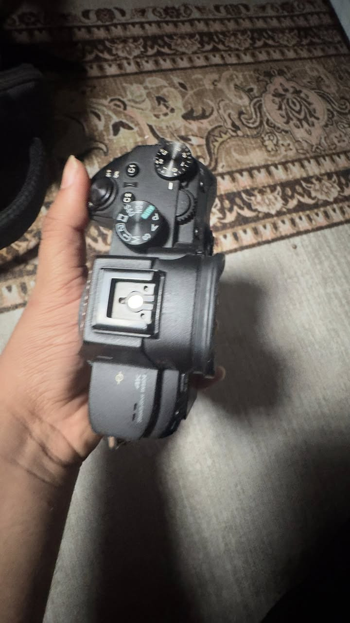 � للبيع | Sony A7 III (Mark 3)
الكاميرا نظيفة جداً / شبه جديدة وتشتغل 100% بدون أي مشاكل.

المواصفات:

 • فل فريم 24.2 ميگابكسل
 • تصوير فيديو 4K
 • فوكس سريع (Eye AF)
 • تثبيت داخل الجسم 5 محاور
 • تصوير متواصل 10 صور بالثانية
 • أداء قوي بالإضاءة الضعيفة
 • بطارية NP-FZ100 قوية

مناسبة للتصوير الاحترافي، الأعراس، التخرجات، والفيديو 🎥📸

💰 السعر: خاص
📞 رقم التواصل: ***********
