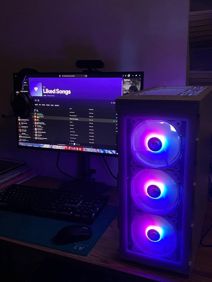 فرررح نفسك ! للبيع جوة السوك
الكيس

CPU: AMD 8400F TRY

GPU: rtx 3060 8gb vram

RAM: LEXAR 32GB (16X2) 6400MHZ RGB DDR5 WHITE CL32

Motherboard: B650M-B PRO MSI

Storage: M.2 1TB WD GREEN PCIE 4.0 5000MB/S

CPU Cooler: MNTOB MN-2000 FUSION ARGB AIR COOLER

Power Supply (PSU): PSU 750W 80+PLUS BRONZE SEGOTEP BN750 

BLACK PCIE-5

Case: MNTOB MN-2090W ELITE GLASS WHITE 4FAN ARGB

الشاشة

Monitor: GIGABYTE G25F2 200HZ 1MS IPS SRGB 120% HDR10 HDMI 2.0

Ups

UPS FALCONE 3000VA 48V

+ ويب كام و كيبورد هدية !!!!!

(ابيع كامل)

استخدام 8 اشهر

سبب البيع ، اريد اجيب لابتوب

مستعجل

السعر 1,500,000

واتساب : ***********

تلي : @salnium

