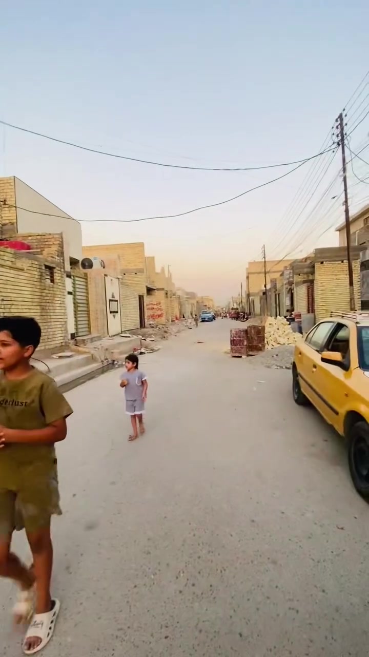 سلام عليكم بيت في حي كوفه مساحه 100م خلف دلاليه سيد مقابيل شارع مخازن الاستفسار ع هاذ رقم *********** واتساب

