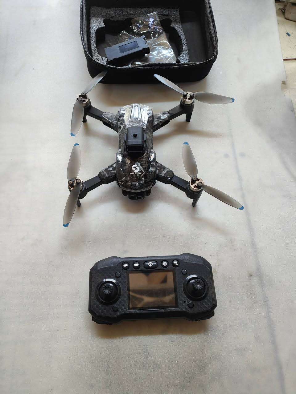 السلام عليكم
اخوان شلعه درونات بسعر مناسب جدا
كلهن شغالات
ملاحضه : 
الراح يشتريهن و بالعافيه عليه راح انطي وياهن هواي اغراض درونات مثل بطاريات و درونات قسم نقص محرك و قسم مابيها ثبات و بلاش هاي الغراض 
السعر 250 الف 
استفسار ( *********** ) اتصال او واتس
مكاني بغداد ماعندي توصيل
