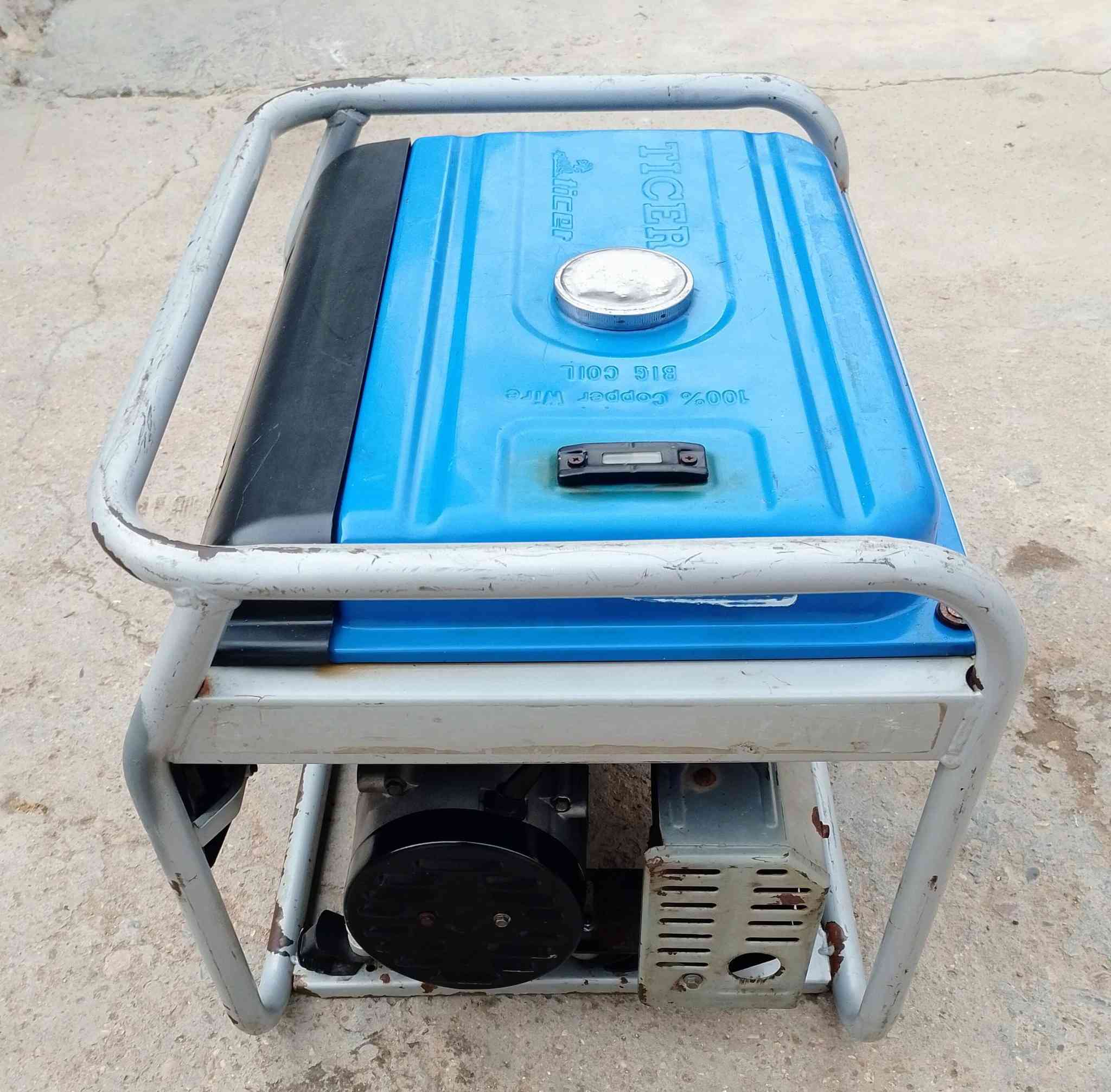 السلام عليكم مولد بنزين تايكر باب اول راس الثور ملف 12 سنتيم نحاس 3 ونص كيغي 15 امبير مولد نظيفه ما دخله تصليح وعلى الفحص كهرباء مستقره اقتصاديه بالصرف صوتها جدا هادئ سعره 190 مكاني بغداد قرب مجمع بسمايه 📱 الهاتف*********** بي واتساب يوجد خدمه توصيل داخل بغداد فقط
