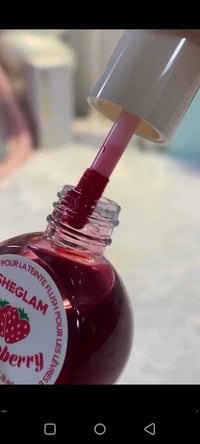 تنت مائي • فراولة • ثبات شفايف