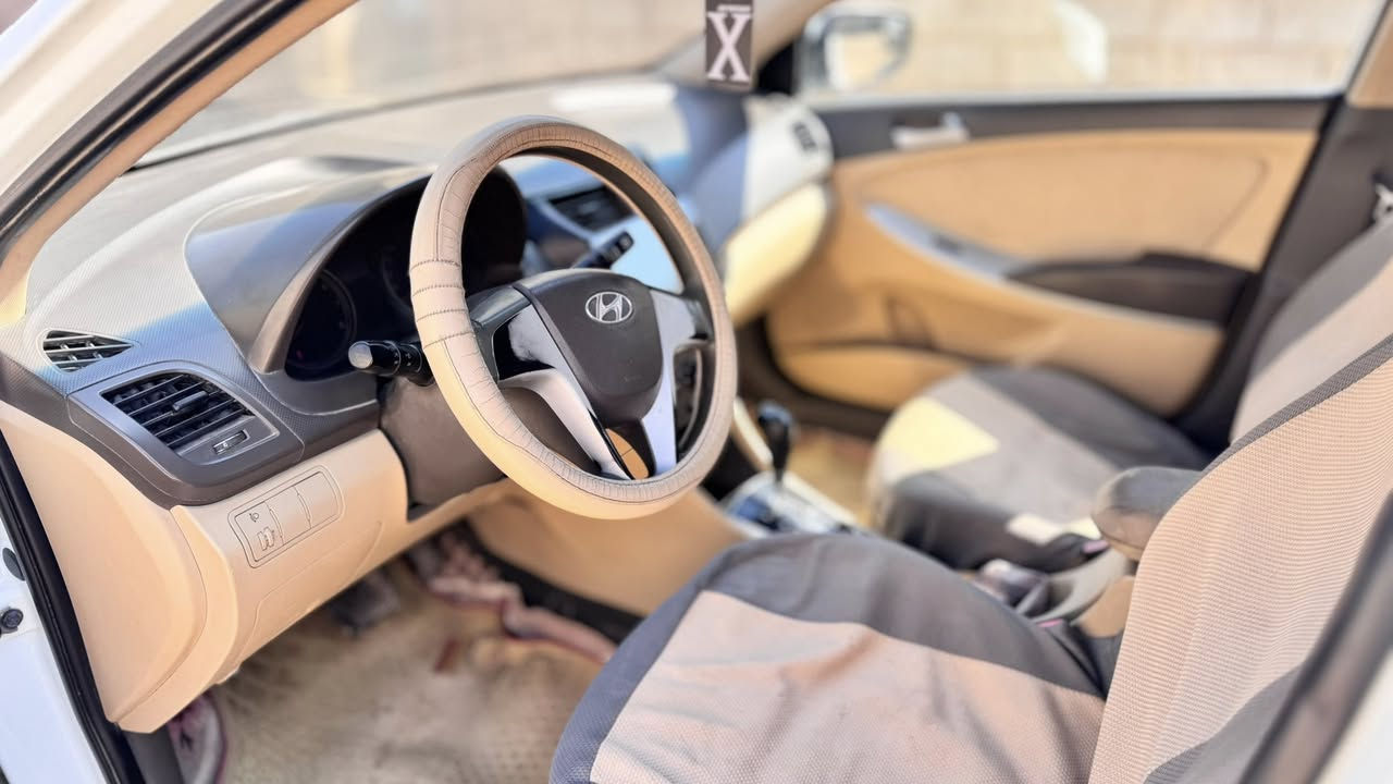 السلام عليكم  اكسنت 13خليجي مكينه جديده  1600تبريد جديد  بيها قطعتين صبغ جاملغ كدام وبنيد صبغ بيها بارد قليل سياره رقم مثنى نكليزي بسمي مداور  ثاني يوم السعر 95بيها مجال قليل رقم صاحب السياره ***********علمن مكلف بل نشر
