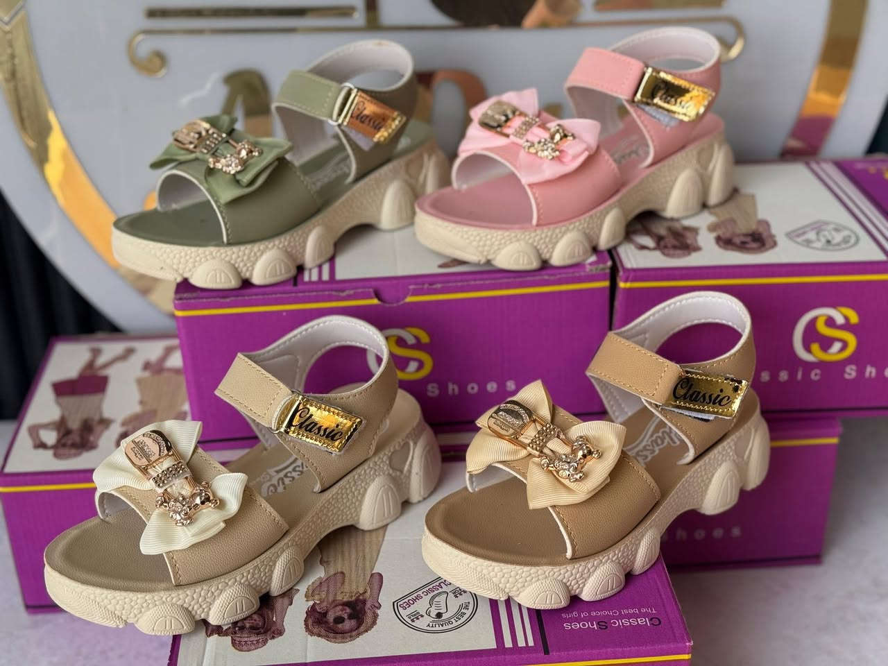 توفر جركز نسائي وطفله
سعر النسائي. 6 
سعر الطفله 5 ونص 
العنوان اناقة الشرق قيصرية الفجر الثانيه 
رقم المحل 34 
يوجد توصيل


**إذا كنت صاحب هذا الإعلان وتريد حذفه لأي سبب، رجاءا أرسل رسالة إلى الدعم الفني**