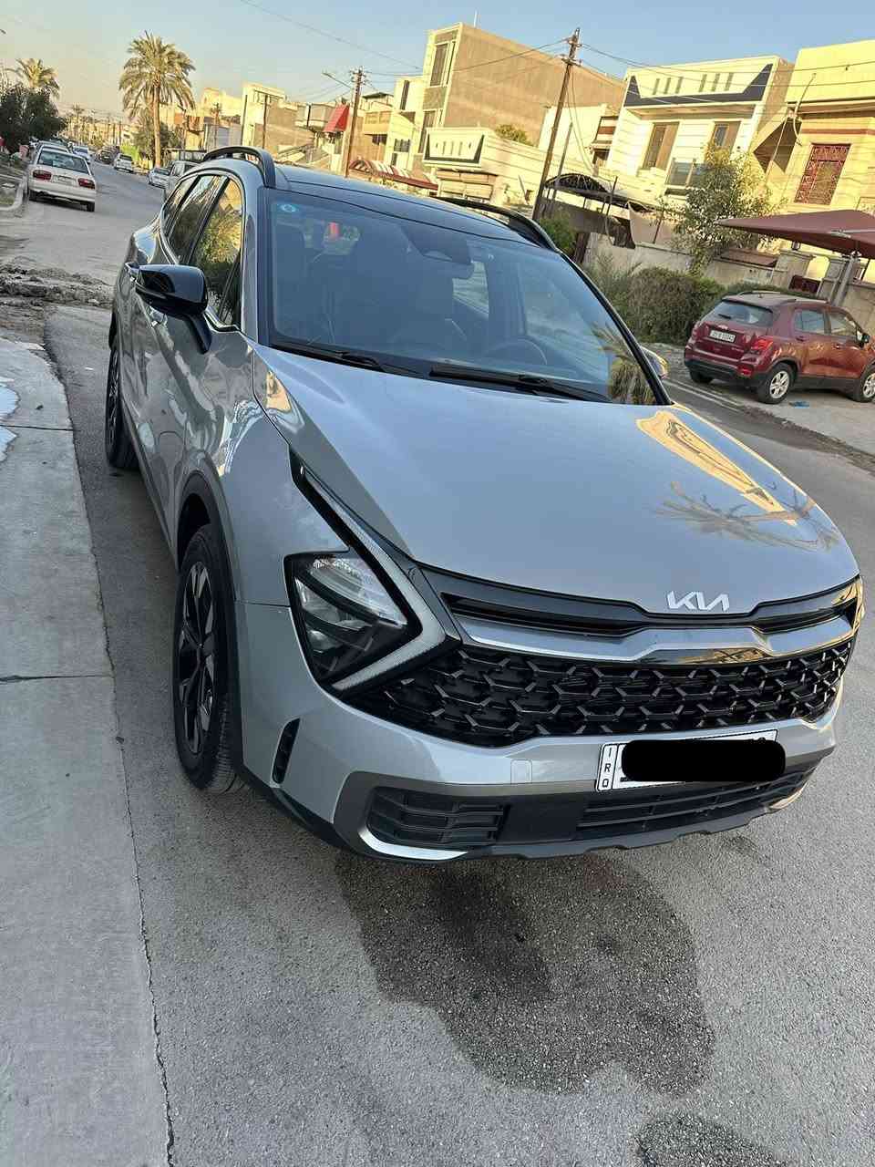 سبورتج 23  امريكي 
-لون اسمنتي سموك 
فئة اكس لاين الفول 
مواصفات  
بانوراما على طول السقف 
بصمة
كشنات جلد 
شاشة متصلة 
صندوق كهرباء 
شحن وايرليس ومنافذ شحن خلفية 
رادار امامي وجانبي 
حساسات 
كرسي سائق كهرباء والكراسي الامامية تدفئة 
هاند بريك دكمة 
ترحيب عند الاقتراب وبصمة دخول ذكي 
تشغيل عن بعد 
4 انظمة قيادة
قطعتين تبريد  
فور ويل 
قيادة ذاتية ( تحديد مسار وتحديد سرعة ) 
توقف ذاتي 
اشاير بالمري 
شاشة لمس متغيرة للتحكم بالميديا والتبريد 
تحكمات فول بالستيرن وبعد بيهة مواصفات 
الضرر : جاملغ امامي ايمن تعديل بارد  والبنيد مصبوغ نصه فقط 
يعني  قطعه وحده صبغ والباقي كله مكفول
 صور الحادث موجودة  وهذا وقم الشاصي 
5XYK6CAF8PG126543

سيارة ماشية حاليا 25 الف  كيلو متر  مرقم بغداد 
سعر 233$ وبيهة مجال بسيط
تواصل  واتساب على الرقم 
ابو يوسف ***********
