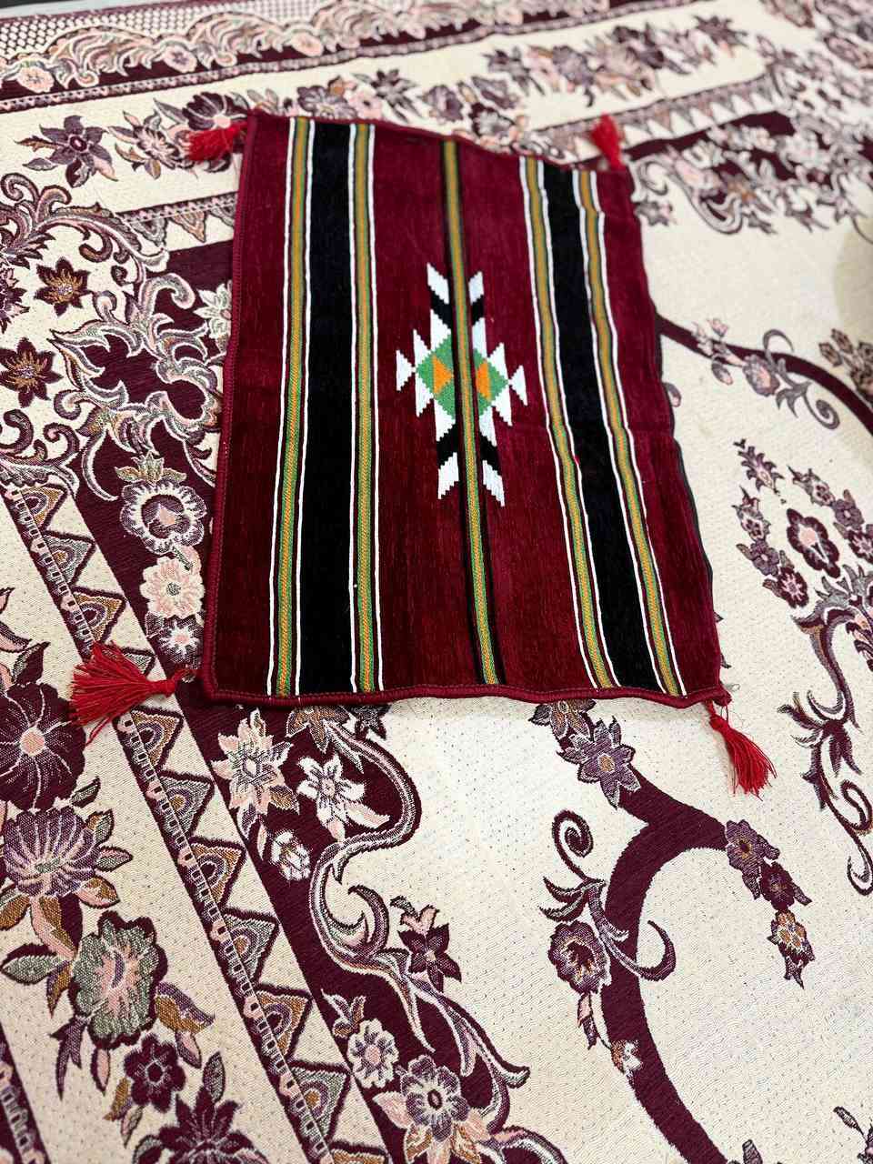 فرشه مال جنبزه صناعه درجة أولى سعر القطعة 5 الف دينار فقط لحكو باقي كم قطعه 
الموقع قضاء بلد ويوجد توصيل محافظات ***********
