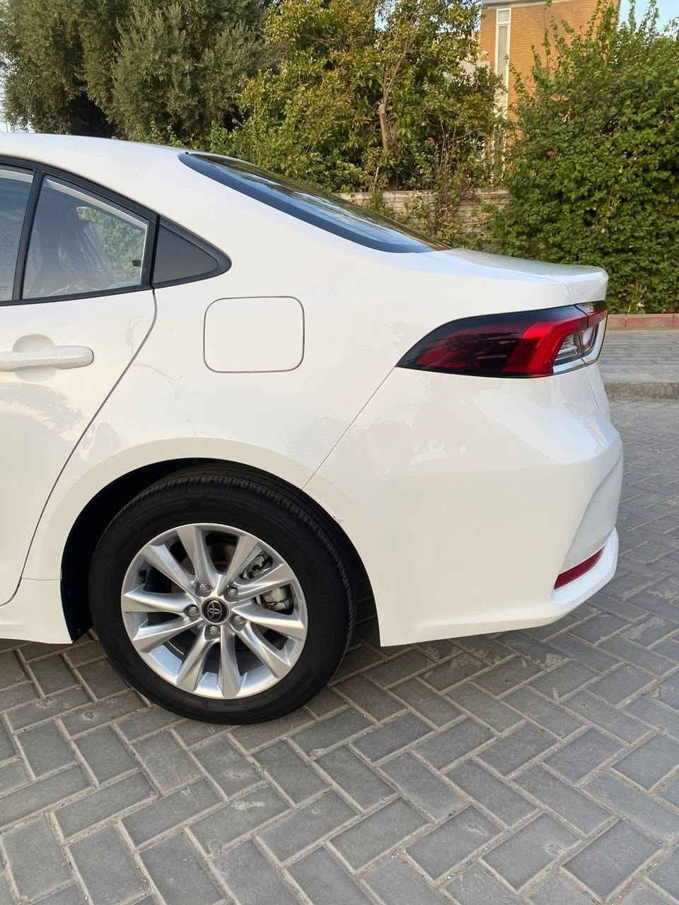 السلام عليكم كورلا الشكل الخليجي 2024  ماشية 38 ألف قابل للزيادة
المواصفات السياره ⬇️
شكل خليجي 
سعة المحرك 1,8L
سلايد رووف 
سايد بريك بصمه اتو هولد
حجم الاطار 16
دبل رادار امامي 
 بمه تشغيل ودخول ذكي 
دشبول ديجيتال 
شاشة كبيره 
كاميرا دوارة 
 مثبت السرعة Cruise
 تحديد المسار 
 أوضاع القيادة  Drive Mode
 فحص أنظمة السيارة 
 حساسات ضغط اطارات 
 تبريد شاشة
 قطعتين تبريد
 هاند بريك كهرباء 
 نظام مانع الانزلاق 
 اوتو هولد Auto Hold 
 اشارة في المرايا الجانبية
داخل جلد أحمر بلادي 
 مخرج منفذ الطاقة ⚡
للاستفسار اكثر الاتصال على الرقم 
السعر 135

☎️ ***********
