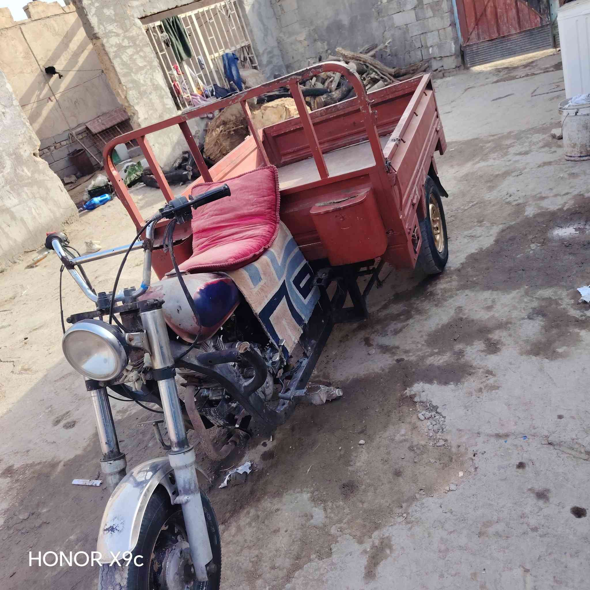 السلام عليكم ستوته للبيع موديل 15 رقم وسنويه بس مال الصفاحيات قاصهن مكاني حله ابو غرق السعر 800 وبيها مجال  ***********
