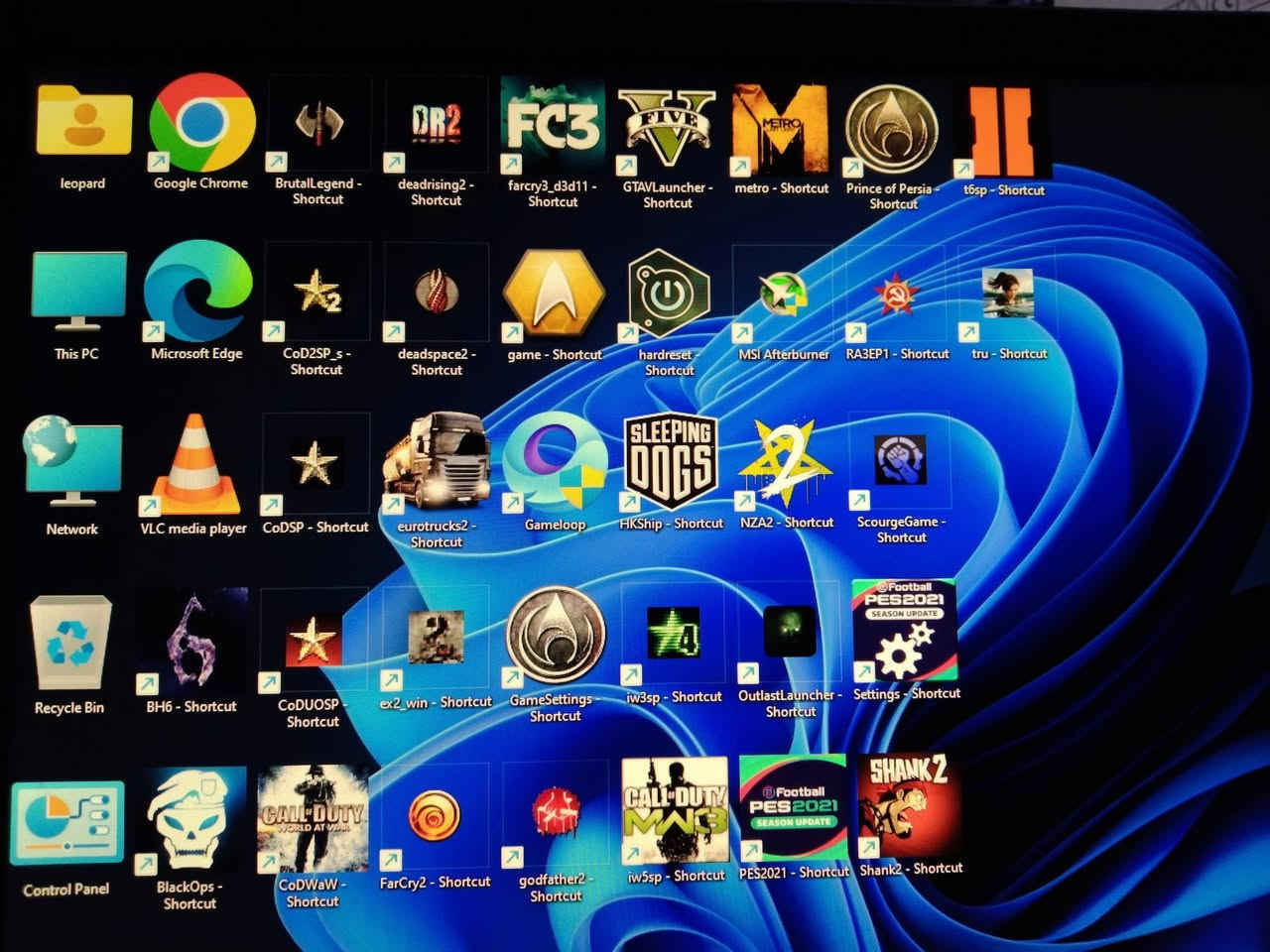 السلام عليكم 
حاسبة دسكتوب تجميع انتل زيون جيل الثالث مستعملة نظيفة للبيع 
.....
السعر 200 ألف دينار 
***********
عنوان بغداد زيونة 
البيع بضمان الفحص 
لا يتوفر توصيل 
......
ملاحظة 
كيس فقط بدون أي ملحقات 
......
المواصفات 
معالج انتل زيون جيل الثالث رقم المعالج E3 1230V2
كارد شاشة 4 كيكا جديد AMD RX 470 GDDR5 
هارد 240 كيكا للنظام والبرامج جديد SSD 
هارد 500 كيكا للالعاب HDD 
رام 16 كيكا جديد 8+8 تردد 1600 DDR3 
مذربورد جيل الثاني والثالث جديد H61 DDR3 
باور سبلاي 400 واط حقيقي Huntkey 
كيس حجم وسط تجاري 
....
الحاسبة تعمل على نظام وندوس 11 وتحتوي على أكثر من 30 لعبة طور القصة اوفلاين مع لعبة ببجي موبايل اونلاين 
.....
مع جزيل الشكر لإدارة المجموعة
