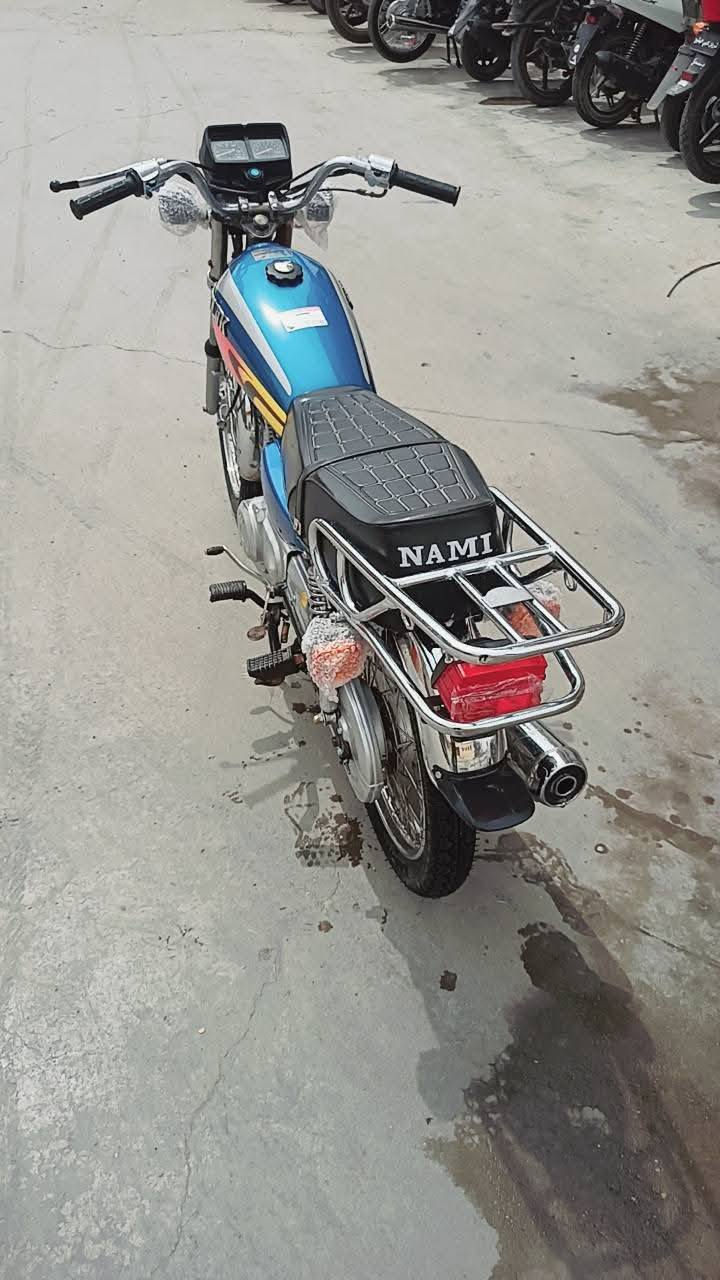 السلام عليكم دراجة نضيفة للبيع مكاني واسط زوريجات الشراي يتصل ويدلل 0773 560 4375
