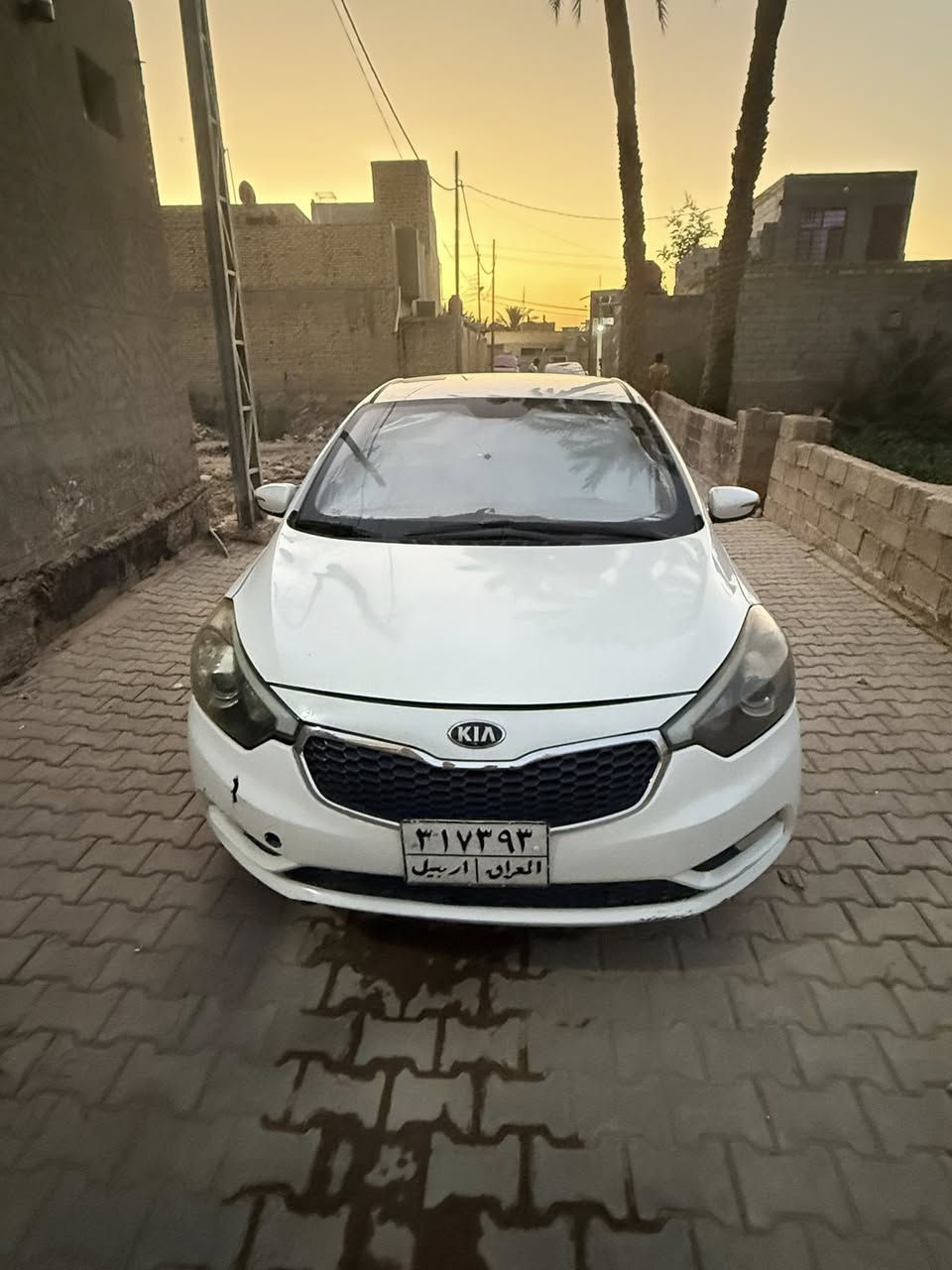 السلام عليكم
كيا سيراتوا وارد خليجي موديل ٢٠١٣ لون ابيض السياره بيها بنيد مبدل وبيها نص جاملغ بارد بدون ضربه قويه او ضرر داخلي 
مكينه وگير وحداديه وتبريد كفاله 
راعيها كردي وموجود  تريد وكاله تريد تحويل 
سعرها ١٠٠ وبيها مجال بسيط للشراي 
سياره مال موظف جناي 
مكاني نجف 
*********** 
بياع شراي لا تتصل رجاءاً
