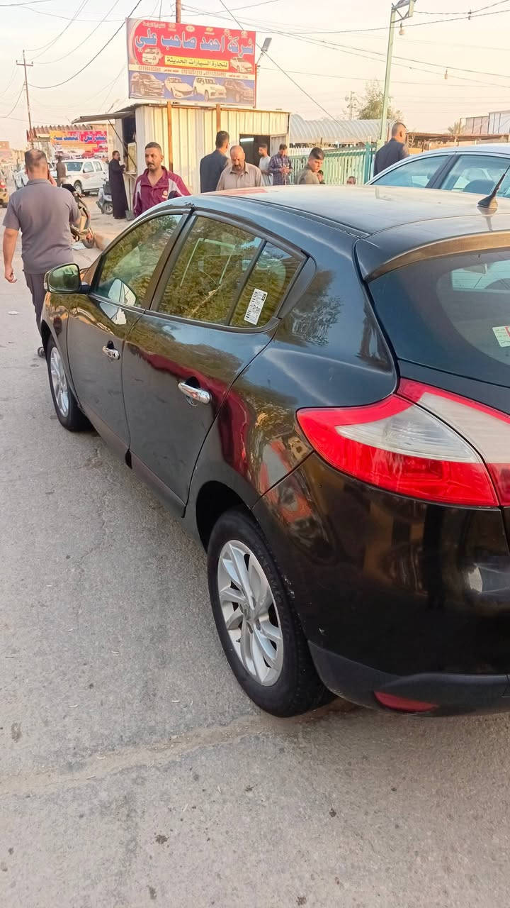 سلام عليكم اخواني هاي الرينو ميجان هاج باك  للبيع محرك 1800السياره نضافه 85٪2013بسمي السيارة تحويل ثاني يوم السعر المطلوب بيهه 70ورقه اوقابل للتفاوض *********** متواجد عله الفيس بك تحياتي للجميع
