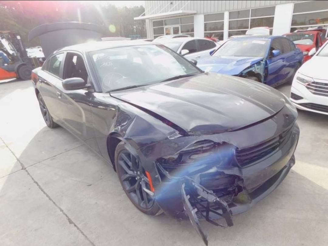 جارجر  2019 بغداد  سوداء اللون st
ماشية 88,950 كيلو  او 55,500 ميل  تقريبا  وقابل للزيادة 
الحادث بسيط لكن مبدل بنيد ودعاميه جي تي
ويل عنكبوت بلادي
كشن السائق كهرباء 
شاشة اعتيادية
كشنات مغلفه جلد احمر واسود من الداخر  وبحالة جيدة جدا
بيها طخة اسفل الباب الخلفي 
السعر المطلوب 19,800دولار
***********
