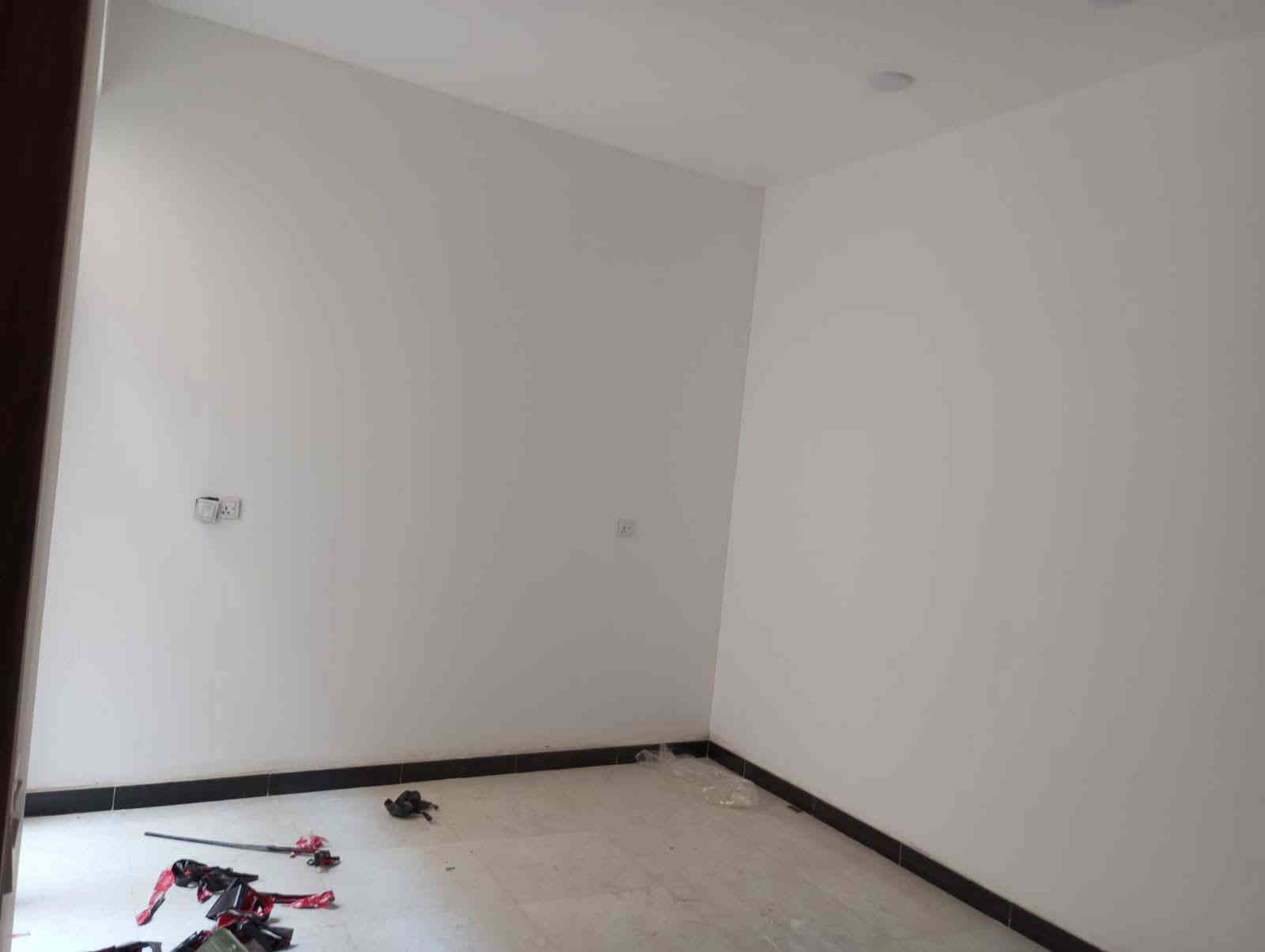 السلام عليكم تعلن شركة الجبوري للعقار والمقاولات العامه عن بيع دار ملك صرف زراعي سند 25 في منطقة الكريعات شارع الواقف بناء حديث درجه اولى كامل الاخدمات بناء حديث تسليم مفتاح 
1 المساحة 137 مترررر
2 الواجه 6 متررر و15 سانتيم 
3 النزال 22 متررر و30 سانتيم 
4 عرض الشارع 8 متررررر 
5 السعر 300 مليون وبي مجال 
يتكون من طابقين وستاره وبيتونه 
الطابق الأول كراج وحديقه وخدمات خارجيه وصاله ومطبخ وحولي منور وغرفة نوم وخدمات داخليه 
الطابق الثاني 3 غرف نوم وهول وخدمات
عنوان الشركة الكريعات الكويتي شارع حسينية ابي تراب قرب فلكة القرغولي استفسار اتصال على الارقام التاليه 
*********** أبو صكر الجبوري 
***********
