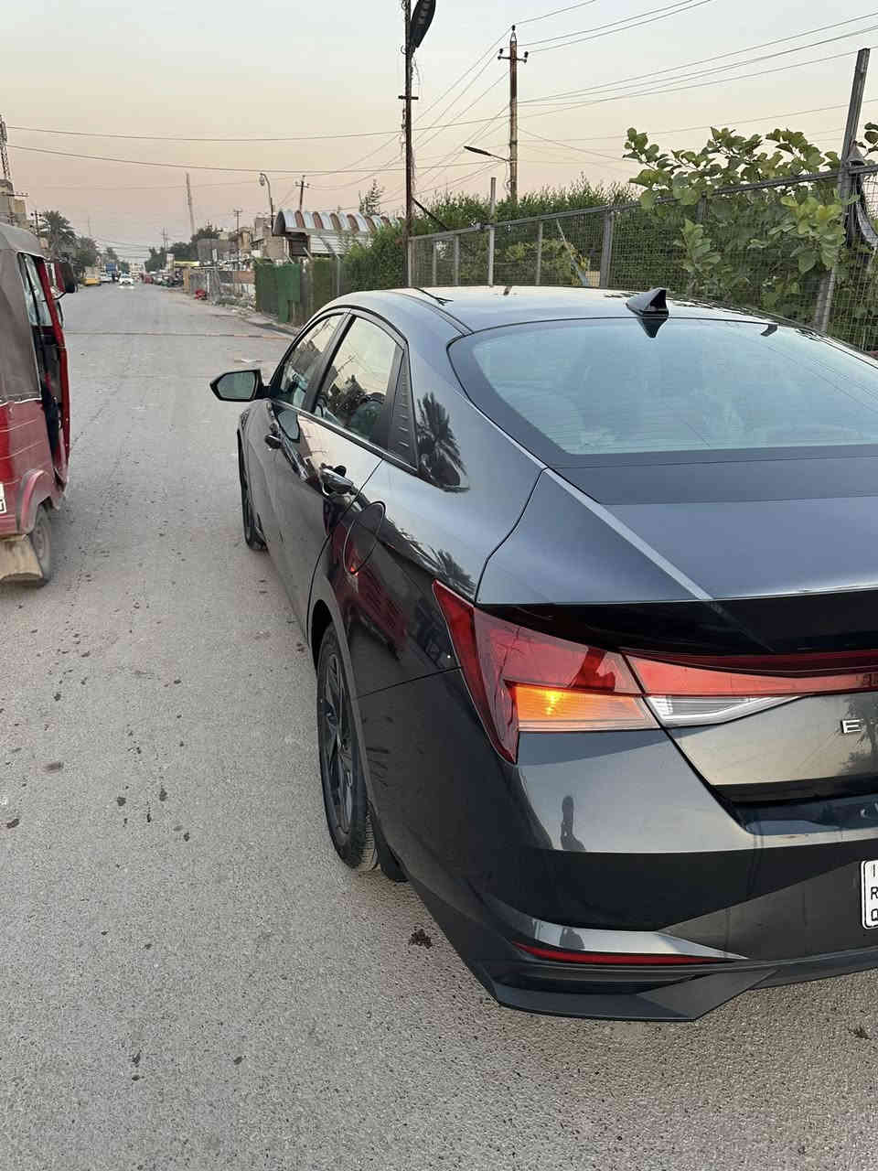 السلام عليكم - Hyundai Elantra 2023 
السـعر 155 وبيها مجال تجي تشوف وتفحص وتاخذ سونار ومترجع اله تكون راضي . 
لـون فيلي  
نقطه عمياء 
رادارات جانبيه 
توقف ذاتي 
تحديد مسار 
وبعد اكو هواي مواصفات مذاكرهن 
رقم بغداد بأسمي 
السياره خير من الله مال جناي والسياره مال بيت 
حادثها بونيد وشويه من الجاملغ بارد 
الاستفستار وطلب صور الحادث - *********** .
