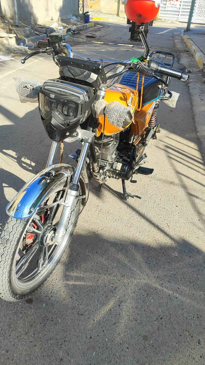 سلام عليكم دراجه سونك محرك 200 موديل 25 
دراجه نضيفه ممفتوحه بصمه عن بعد نكره سلف 
عوزه بس صينيه وتأير المامي مبدل فقط 
سعر 750 بيه مجال لشراي 
مكاني بغداد الحسينيه مال راشديه خاص موجود 
***********
