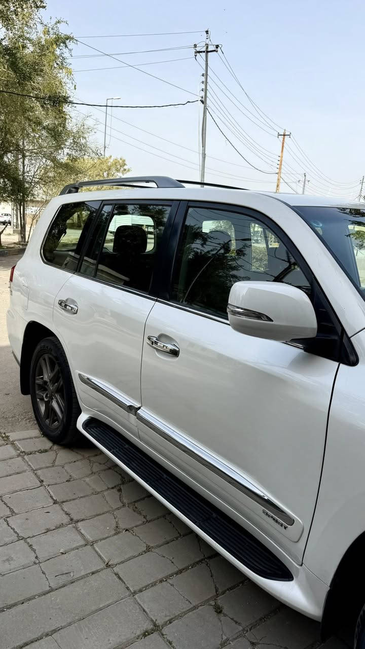 لگزز موديل (٢٠١٢)
رقم بغداد 
موصفات الكزز معروفة
٨سلندر (٥٧٠٠) 
بصمات عدد٤
كشنات جلد 
كشنات كهرباء
فتحة سقف
كشنات خلفيه كهرباء
جكات
دفع رباعي فور ويل
داخل مشمشي
وباقي مواصفات اللگزز معروفة
بيها صبغ جهة (ضربة خفيفة وتم صبغ الجهة) ورصعات في البنيد.

السعر ٣٣٠
العنوان: بغداد/ الدورة 

للتواصل: ***********
