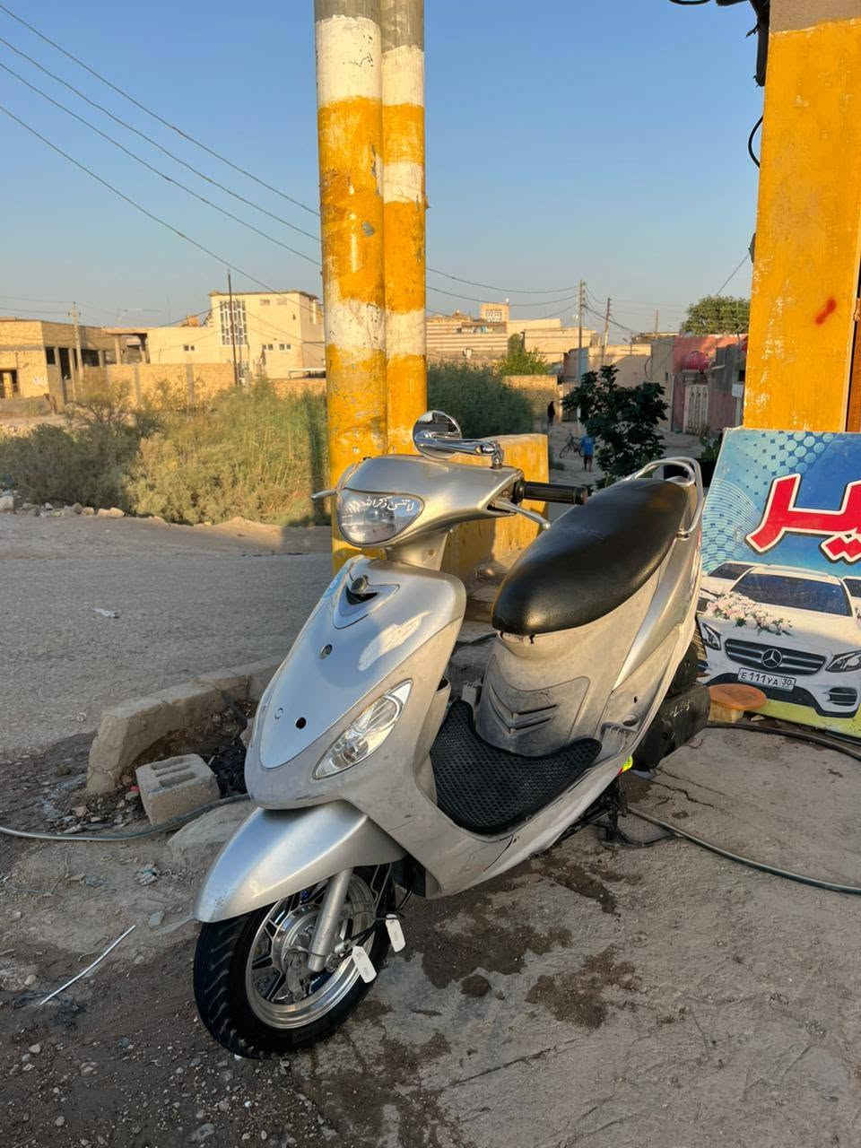 للبيع ماكس قجمه حاويه توها نازله جديده بمعنه الكلمه  شغاله من الطول للطول مكينه خرسه ٤٩ كابريته بلاديه مابيها شي تجاري كلها وضع شركه  َويل نجمه مرايه صفح الدراجه ابيعها على حطتها كلشي مااشيل اخوان اسعار الحاويه والجديد معروف منها مكاني بصره قضاءالمدينه الرقم ***********
