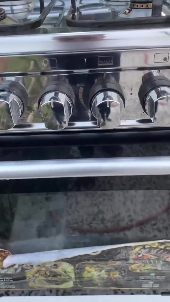أغراض جدد استعمال أسبوع واحد.        ثلاجه برو  سعرها. 350 الف.    طباخ أربع عيون 300 الف.    غساله 14 كيلو.  سعرها 200 الف.             ***********
