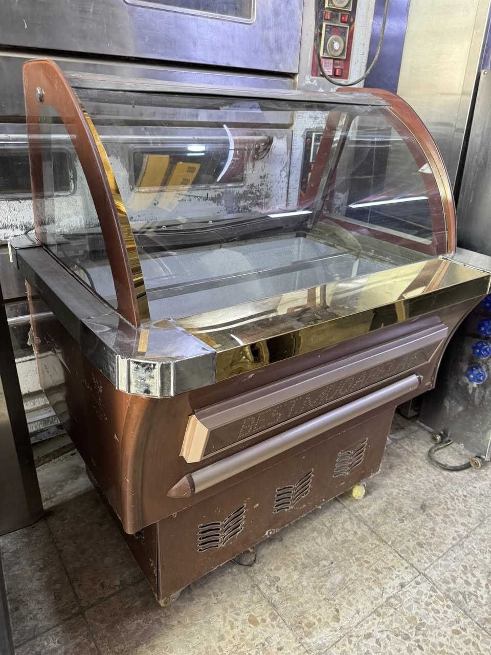 يتوفر اجهزة مطاعم وافران مستخدم وجديد
للاستفسار خاص او ***********

