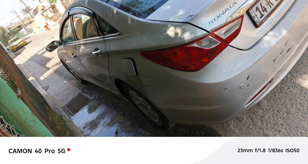 سلام عليكم من رخصت الادمن سوناتا موديل 2011 وارد كوري نص فول لون سلفري السنويه 2027 تنتهي السعر 95 وبيه مجال  باسمي بيه منضومه غاز السياره مامكفوله من الصبغ بيه ضربه بل جاملغ الخلفي الايسر  السياره جاهزه حداديه محرك مفتوح وشرط لا تبخير ولا تنغيص  كير توني شاده السياره خير من الله مكاني  بصره زبير غير متواجد على الفيس رقم الهاتف *********** الزبير, البصرة
