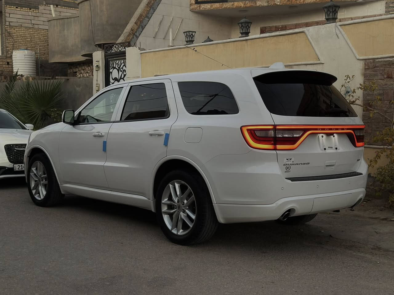 نوع السياره - دوج دورنگو -Dodge Durango 🚙
الموديل - 2022 / Mode -2022 🕴️
بدوم رقم ———
الفئه - GT. PLUS 🧾
نوع الدفع -  Axel back 🔙 دفع خلفي
الاستيراد - America🇺🇸
حجم المحرك - 3600c
عدد الركاب - 7 راكب 💺
# المواصفات 
-رادار امامي 
-رادار خلفي 
-رادار جانبي 
-حساس خلفي امامي 
-صندوك جنطه شفط 
-تحكم مقود جهتين 
-كشن ذاكره .ميموري 
-كشن جلد مخمل 
-كشن تبرد + تدفئه 
-تحديد مسار 
-تحكم وضعيات كشن 
-عدد انظمة القياده 4 
-اشاير مري جانبي 
-نقطه عمياء تحذير 
-كامره دوار 
-شاشه كبير 
-توقف ذاتي 
* بدون تبديل بدون ارباك 
#السعر 267$ وبيها مجال
للاستفسار ***********
