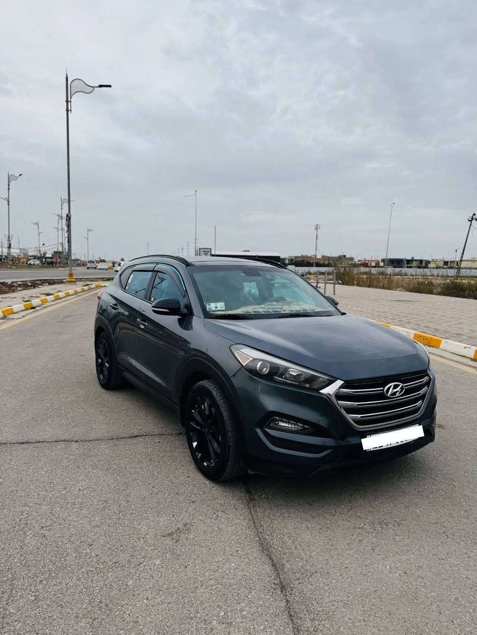 توسان 2017
مكينه GDI ١٦٠٠ تيربو
فتحه سقف بانوراما
تحكم ستيرن جهتين
رادار جانبي 
كشنات تدفئه
كشن السائق كهربائي
صندوق كهربائي
كير ٧ سرعات
اشاير بالمري
كامره خلفيه دواره 
حادث موضح بالصور 
صور السونار 
السعر 143 و بيها مجال 
للأستفسار ***********
متواجد في واسط قضاء الصويره و بغداد
