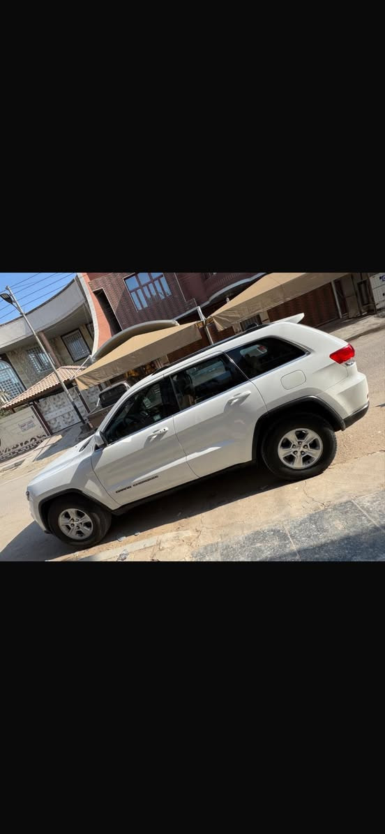 جيب شيروكي لاريدو 2017 
وارد كندي كلين تايتل كفاله عامه
ممشى 55 الف كيلومتر 
سنويه وهزه جديده 
السياره نظيفه جداً 
سعرها 260 وبيها مجال
***********
