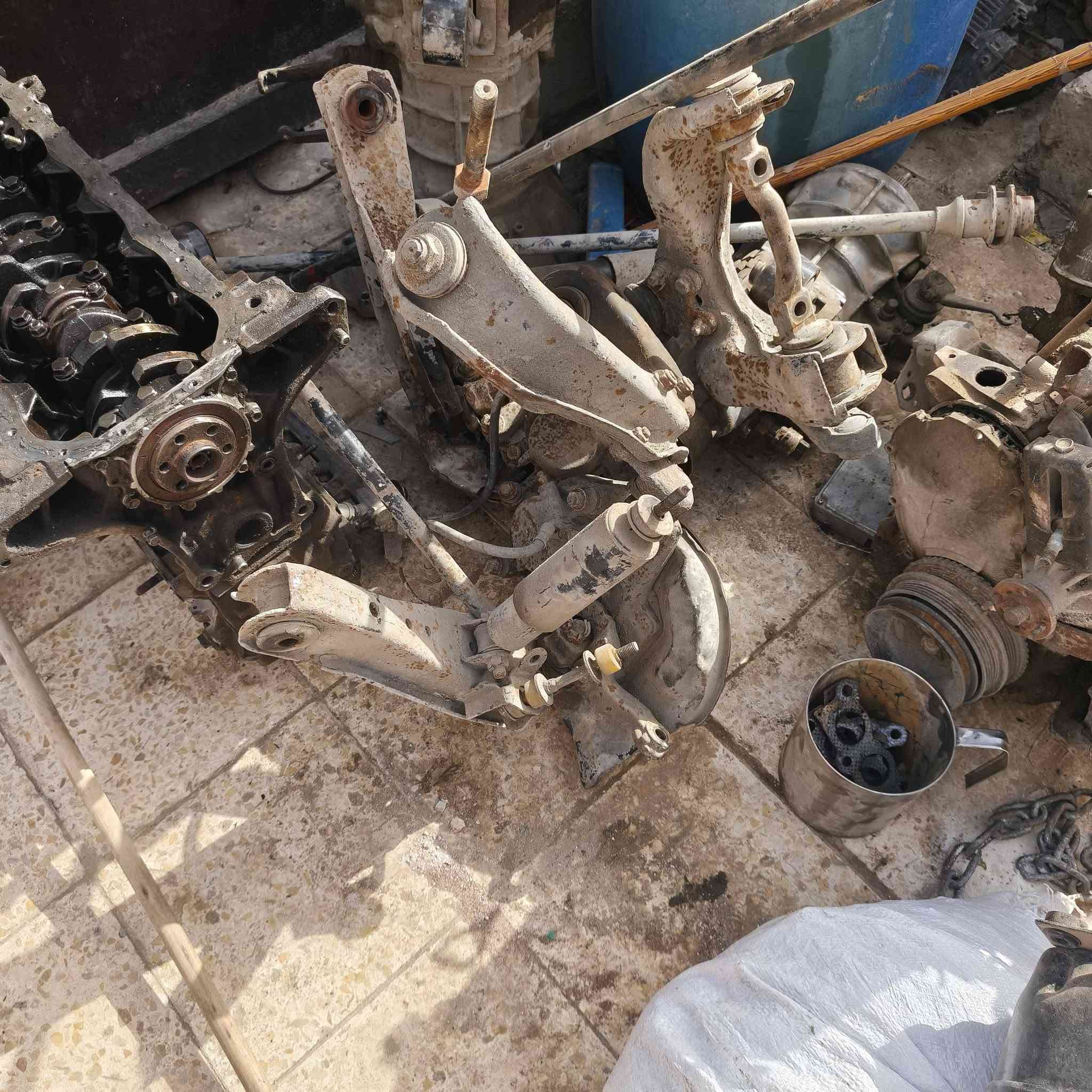 السلام عليكم شباب شنوالتحتاجوتفصيخ موجودابيعارمناسبه مكاني بلحسينيه الراشديه الشراي يتصل***********/***********
