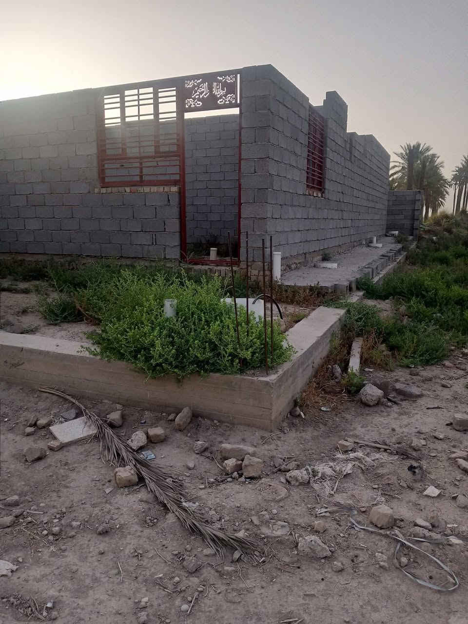 هيكل ٣٠٠ متر بناء موجهة ع شارعين ملك طابو زراعي سند ٢٥ سعر ٤٥ وبي مجال الستفسار *********** مكاني الولدايه قرب الجسر الفرنسي
