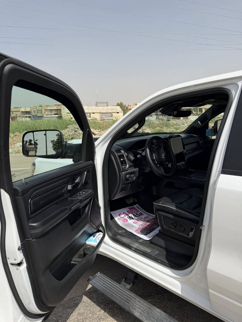 🔥 RAM 1500 LIMITED 2022 🔥  
أعلى فئة 1/1 للبيع — فول مواصفات 🇺🇸

🛻 رام ليمتد 2022  
🔹 محرك 5.7 HEMI eTorque  
🔹 8 سلندر  
🔹 باب طويل / بدي قصير  
🔹 جير 8 سرعات  
🔹 دفع رباعي  

✨ المواصفات:
✅ بانوراما مزدوجة  
✅ جكات هوائية مع رفع وخفض السيارة  
✅ دواسات كهربائية بلادي  
✅ شاشة 12 إنج الأصلية  
✅ عدادات ديجتال  
✅ كامرات 360 محيطية  
✅ رادار أمامي وخلفي  
✅ مثبت سرعة ذكي (رادار)  
✅ Auto Park صف آلي  
✅ Lane Assist الحفاظ على المسار  
✅ Blind Spot مراقبة النقطة العمياء  
✅ تشغيل ريموت  
✅ بصمة أبواب وتشغيل  
✅ مرايا شفط كهرباء  
✅ فتح وغلق باب الصندوق كهربائي  
✅ تدفئة وتبريد الكشنات الأمامية والخلفية  
✅ تدفئة الدركسون  
✅ تحكم كامل بالستيرن  
✅ USB + Type-C أمامي وخلفي  
✅ شحن لاسلكي  
✅ نظام صوت فاخر Alpine  
✅ إضاءة داخلية فخمة  
✅ مواصفات كثيرة جداً كلشي بيها موجود

📌 السيارة كاملة ما بيها أي نقص  
📌 حادثة بنيد وجاملغين  
📌 رقم الشاصي:
1C6SRFHT0NN117207

💰 السعر: 325 فقط  
🔥 سعر مناسب جداً وماكو بهالسعر بهاي المواصفات بالسوق 🔥
رقم الهاتف ؛ ***********
مكان السياره بغداد/ الحسينية
