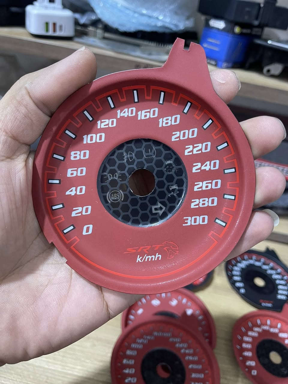 شباب لوحات عداد جارجر احمر
متوفر 
340 km
300km
300km scat
موجود توصيل لكل المحافظات
