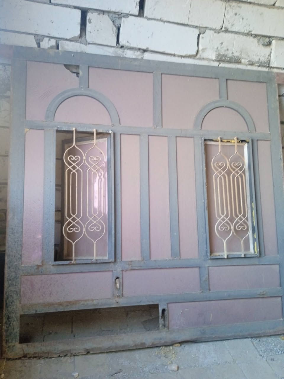 السلام عليكم شباج لبيع حديد مترتين بي مترتين صافي بي اضرار بصيطه السعر ٥٠ بابل ابو غرق ***********
