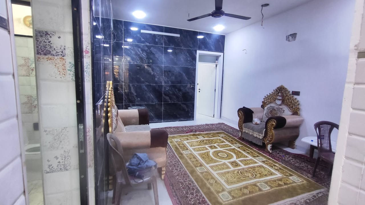 السلام عليكم تحيه طيبه للجميع
بيت في منطقة زراعي حي عدل شاكر العاني خلف مجمع اليمامه 
بيت مساحه 108م واجهه 6نزال 18 طابق واحد 
مقرنص مجاري مي كهرباء انترنت وطني كامل خدمات كامله 
البيت بنااء حديث 2025 
الموقع  قريب على حريه وعلى حي عدل شارع اسواق ابو عمر بدايه حي عدل وقريب جداا على شارع الأسواق المركزيه  
اليحب يسأل عن سعر يتفضل خاص  او تساب أو يتصل ***********
