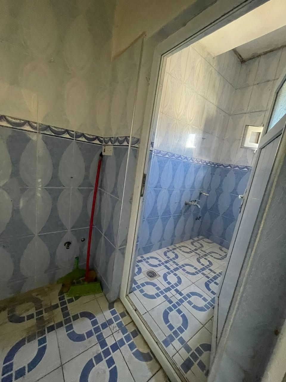 #شقة للإيجار طابق ثاني بناء حديث  موقع جدا مميز

#العنوان كركوك  - حي عدن - الضباط قرب ماركت فدك 

المساحة 125  مـتر  

غرفة نوم وحده  - استقبال  - مطبخ  - صحيات  - 

 للاستفسار الاتصال *********** رشوان المفرجي 
 ‭ ٠٧٧٣ ٤٥٩ ٢٧٦٩‬ ‬

 يتوفر واتساب - تلكرام  

او مراجعة مكتب [ البيرق للعقارات ]حي عدن سايدين مدينة العاب كركوك  قرب جامع تحسين صوراني مقابل ثانوية امداد للبنات
