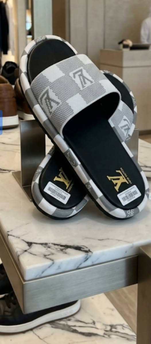 متوفر الآن وجبة جديدة  التريند الأكثر طلباً، بتصميم "Louis Vuitton" الكلاسيكي الأنيق وبأعلى جودة ومواصفات
سعر الدرزن: 15 ألف دينار فقط السعر تنافسي


**إذا كنت صاحب هذا الإعلان وتريد حذفه لأي سبب، رجاءا أرسل رسالة إلى الدعم الفني**