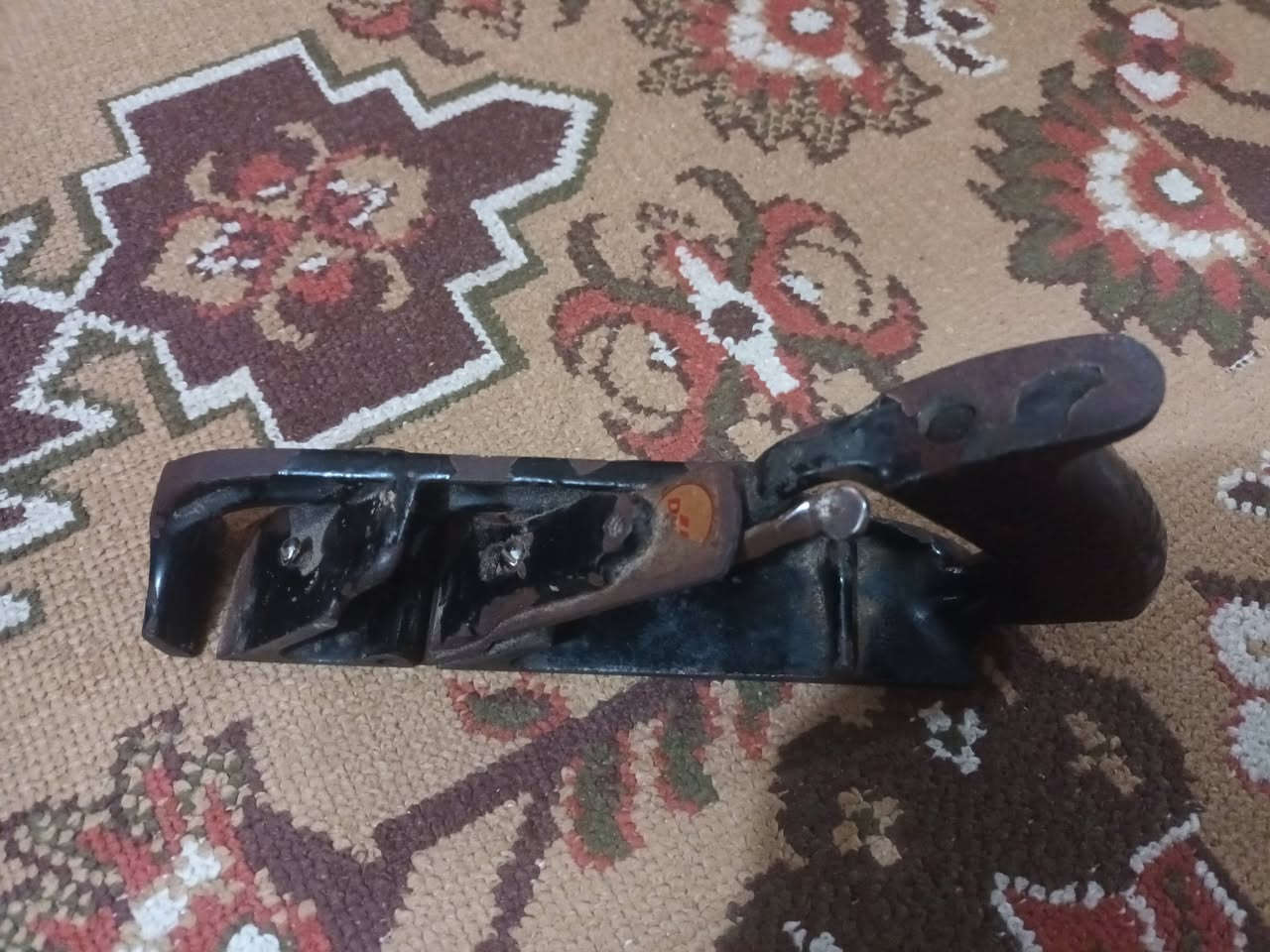 من رخصة الادمن المحترم رندة ام جنبين نظيفة حيل ما بيه لحيم او فطر توصيل موجود الاتصال على ***********
