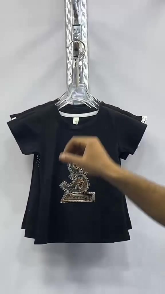 احمد خلوف لملابس الاطفال 
بدي بناتي 
القياس من1الى 10سنه


**إذا كنت صاحب هذا الإعلان وتريد حذفه لأي سبب، رجاءا أرسل رسالة إلى الدعم الفني**