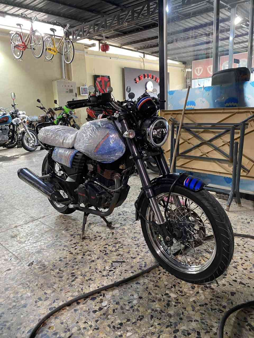 سلام عليكم دايون لأتي أوراق اسكنر مديل 21 داجه انضف من الصور مكينه 200cc السعر900 وبيها مجال حك جيه 
رقم مبايل ***********
