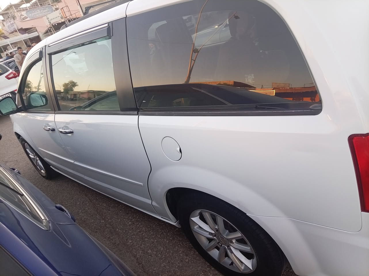 دوج كرفان موديل ١٦ للبيع سياره جديده محرك وكير جديده تبريد ٣ قطع طابه كلين لعراق صارت بيها شخط ونصبغت ٣ قطع فول الفول أبواب كهرباء حته الجنطه جام كلها كهرباء ٦ سعر ١٦٥ وبيها مجال قليل رقم الهاتف *********** العنوان الانبار هيت مراوس حسب القناعه
