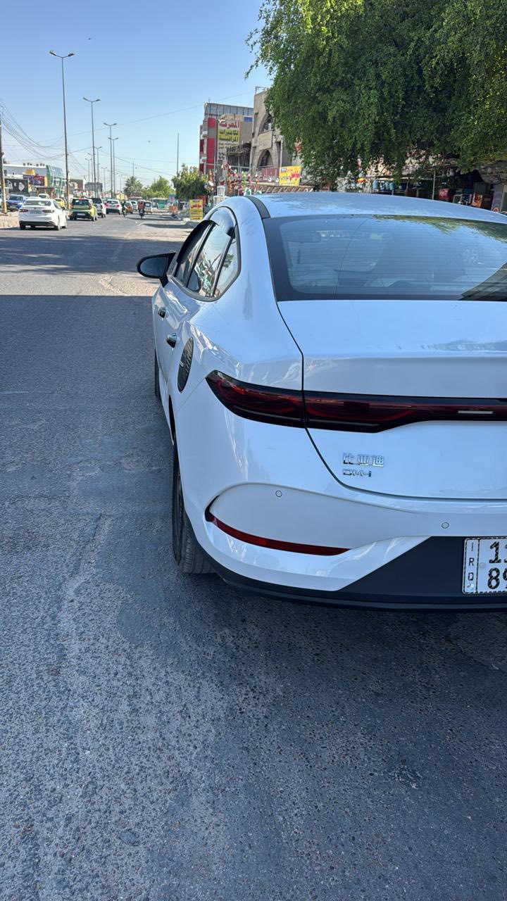 السلام عليكم للبيع byd كن بلاس داخل ابيض رقم بغداد ماشيه4 السياره بعدها ع حاله الزيرو عليه كت اسود (مري ومطريات وقبق بانزين ) مكانه بغداد السعر 18 و950  
للاستفسار ***********
