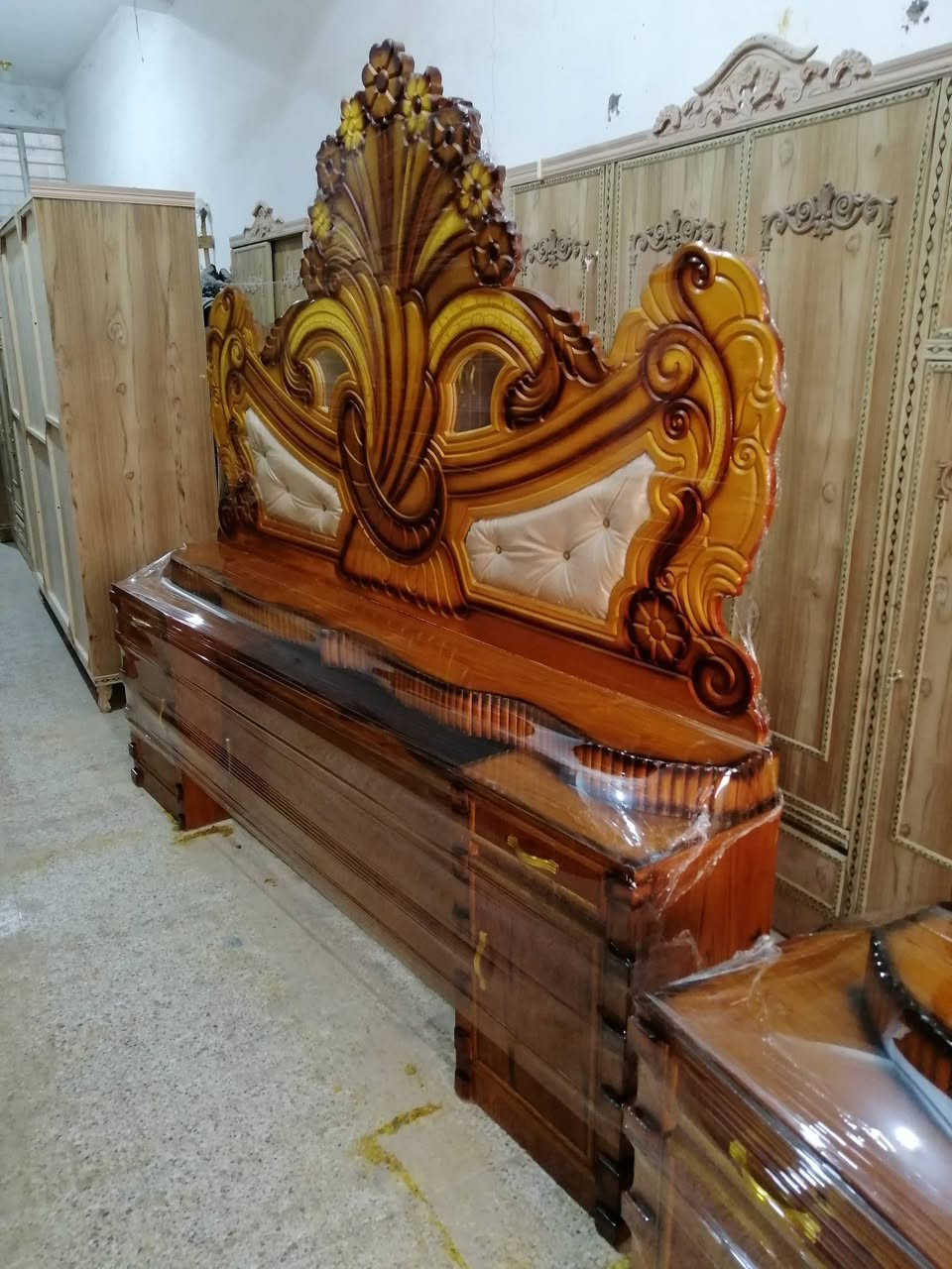 السلام عليكم غرفه للبيع ٦باب طابقين توصاه صاج داخل خارج ظهر جرجوبه صاج شرط النظافة استعمال كلش قليل السعر 875 الف وبيه مجال العنوان بعقوبه كاطون الرازي شارع ابو رباح قرب مرطبات لسيد مزاد ابو كرار الغريباوي *********** قرب جامع اسماء الله الحسنى
