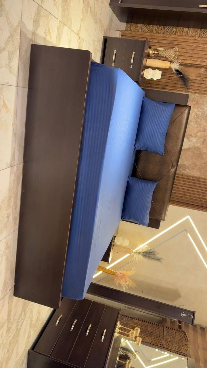 غرفة نوم ماستر ultra modern 🛌 فل كوالتي ☑️  نظام امريكي ☑️ ثقيله و فخمه جداً 🩶 ✨
للاستفسار 0780981549 واتس اب حصرآ 💌 

عمق60-سم خشب لامينت تركي 18-ملم و خشب ال Chipboard 🪵 ، دهان أمريكي 🇺🇸 فاخر 
( تخت 🛌 نظام ألواح Box ) ↘️
لمتانه أكثر و لسهولة التخزين 🤍✨
( مواصفات و تفاصيل مميزه ✨ ) 
تصميم داخلي مُتقن جداً و عملي ✅👌🏻
استعمال أشهر قليله بحال الوكاله 🤍✨
 الله يبارك لصاحب النصيب. (( بسعر مغري جداً 🏷️))

" الغرفه فقط لمن يبحث عن  الجودة والتصميم العصري الراقي الحديثً" 🤍✨


**إذا كنت صاحب هذا الإعلان وتريد حذفه لأي سبب، رجاءا أرسل رسالة إلى الدعم الفني**
