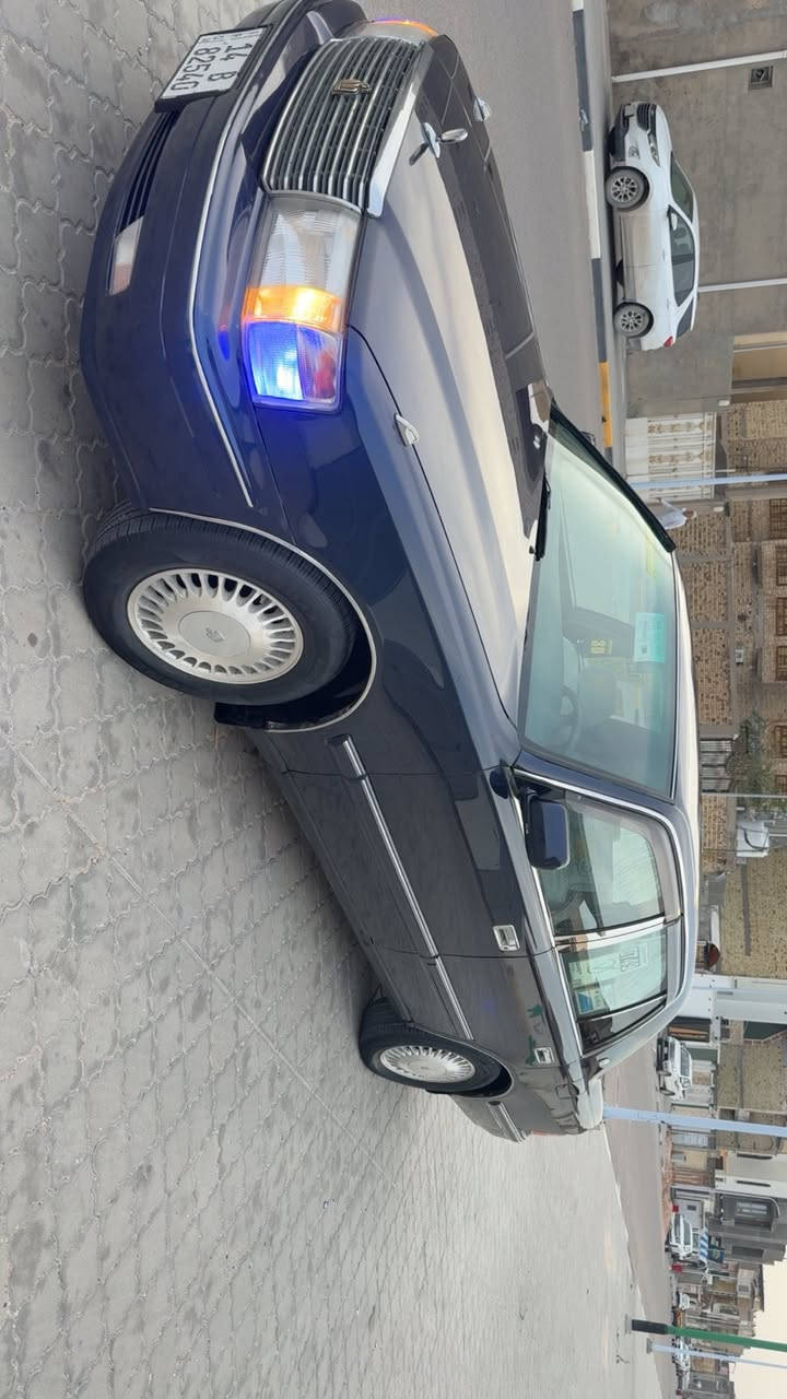 سلام عليكم راس الثور تكم طويله اصل لون نيلي مكفوله من الكص والنقل جثه والعيب الشرعي والضربه صبغ مداكر وقماره والباقي مكفول كير ومحرك في في تي جدد طخم تاير حداديه جديده كهربائيات كله جاهزه  دواخله جديده سياره متعوب عليه ومال جناي تبريد خلفي جنجر بسمي رقم دولي سنويه لغايه 2031 تحويل مباشر  سعر 105 مكاني البصره 
*********** /***********
