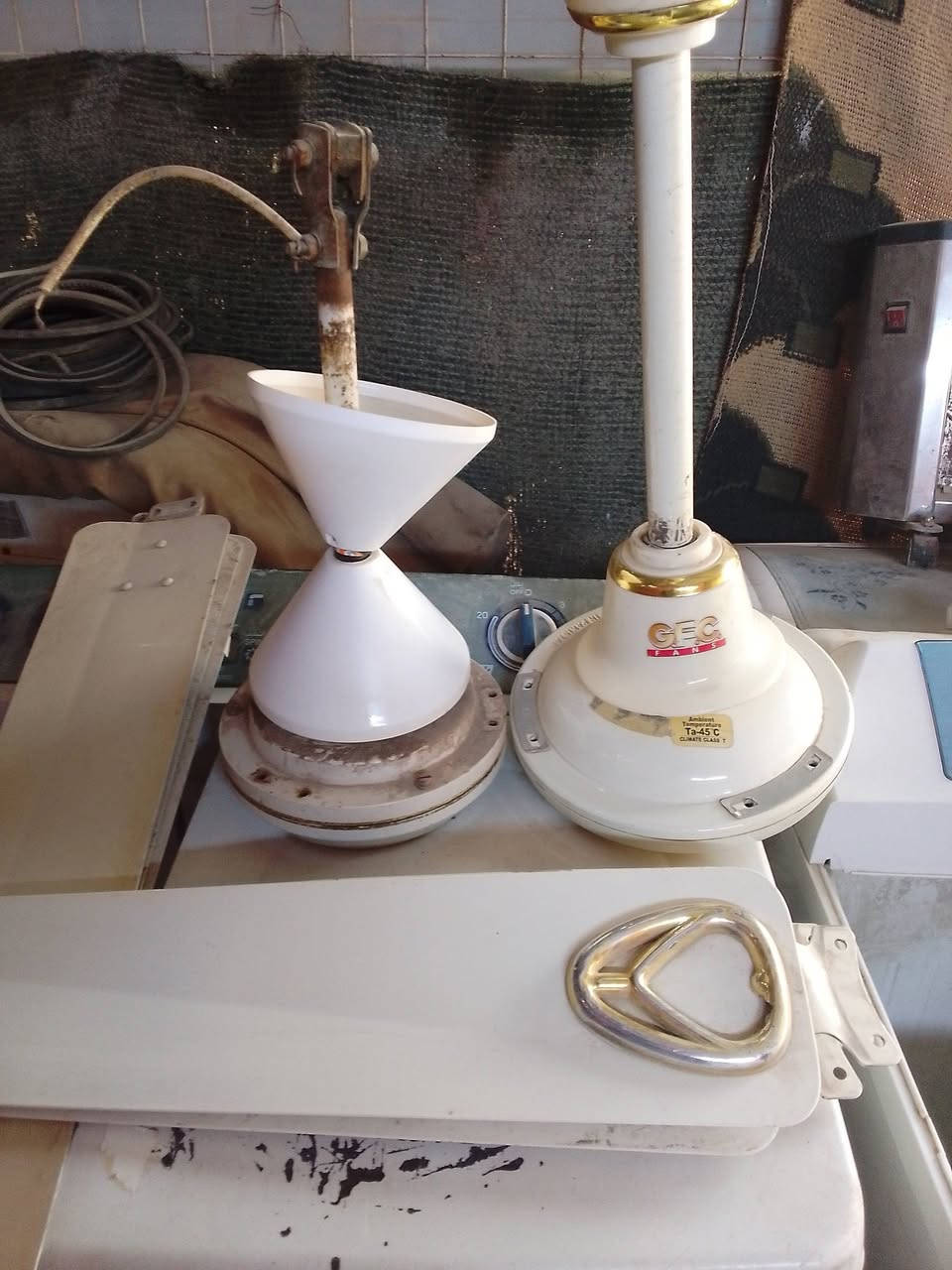 يوجد لدينا مراوح باله للبيع شرط النظافه والفحص  الرفاعي حي الامير مقابل فرن الصمون.   ***********
